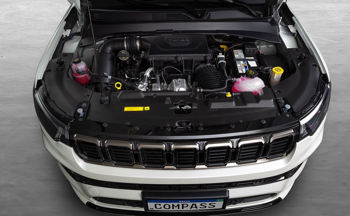 Jeep-Compass-Blackhawk-motor-SUV