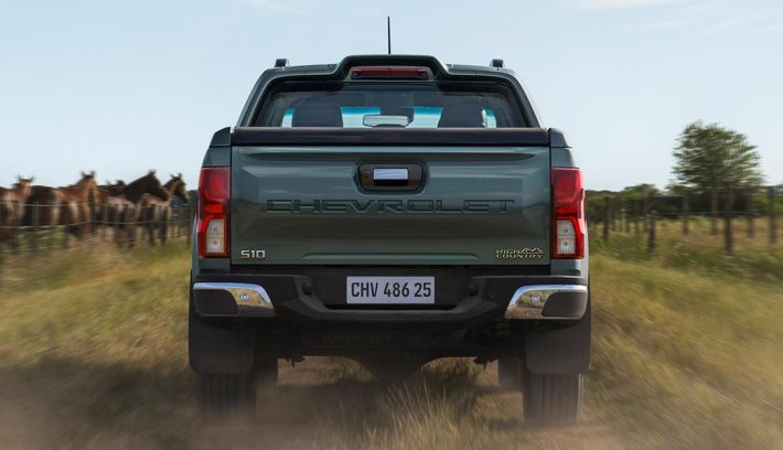 Nueva Chevrolet S10 cola