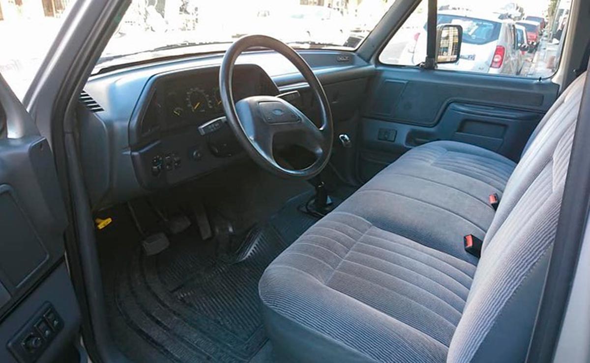 Ford F 100 interior