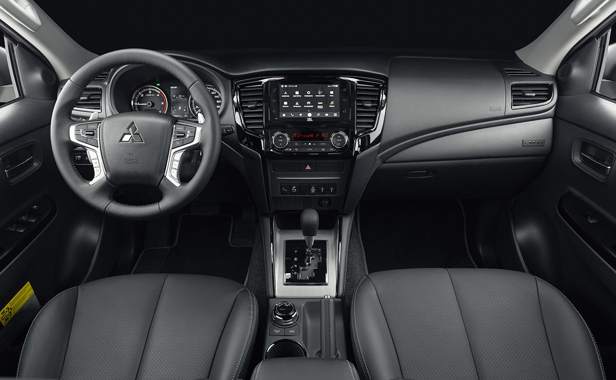 Mitsubishi L200 Triton Sport Urban interior