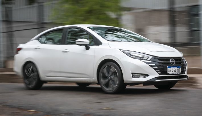 Nissan Versa Exclusive accion