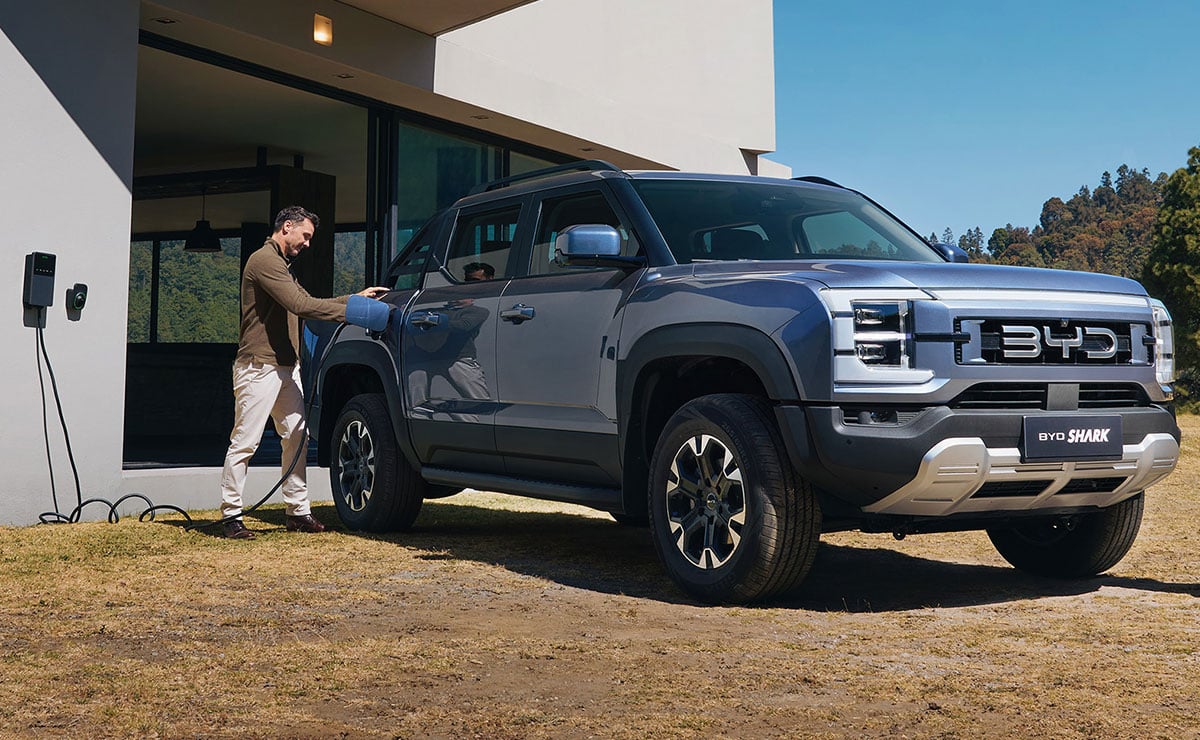 Pick up BYD Shark cargando