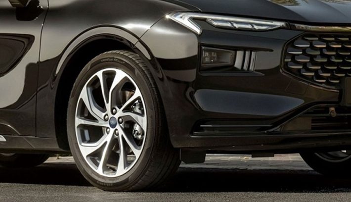 Sedan Ford Taurus teaser