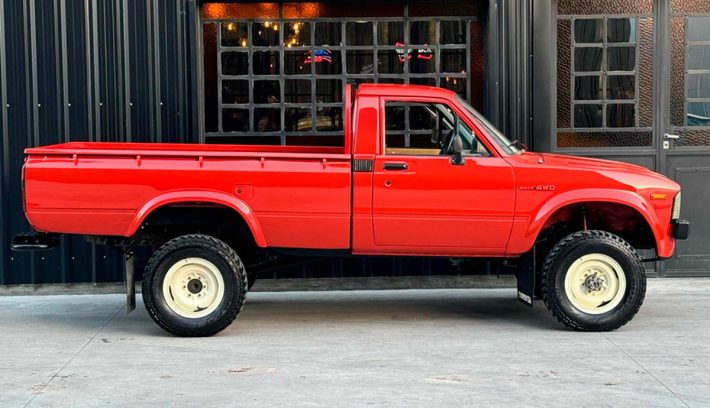 Toyota Hilux cabina simple 1980 perfil