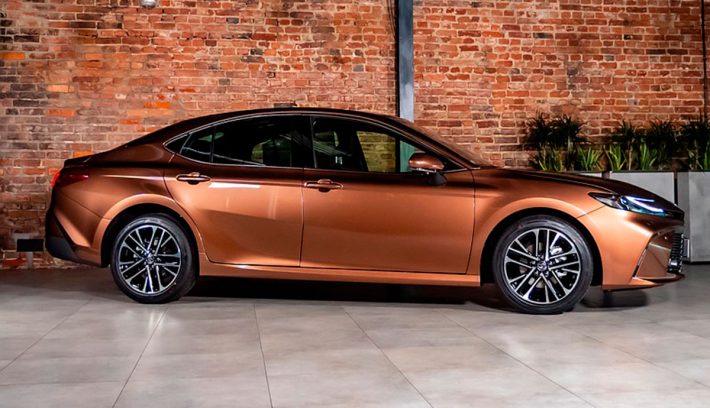 Nuevo Toyota Camry perfil