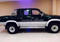 Toyota-Hilux-Limited-2003-perfil