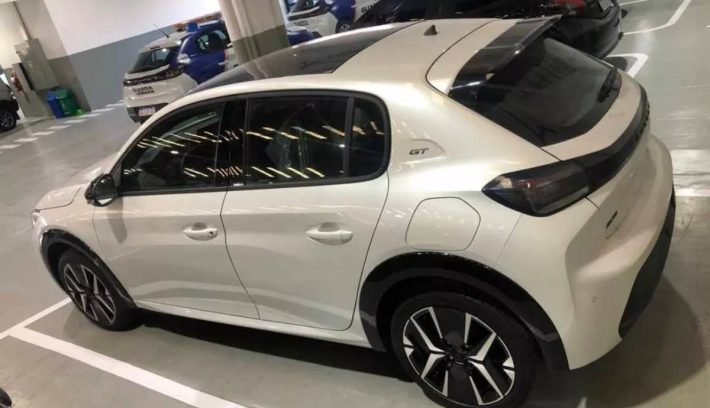 Nuevo Peugeot 208 GT perfil