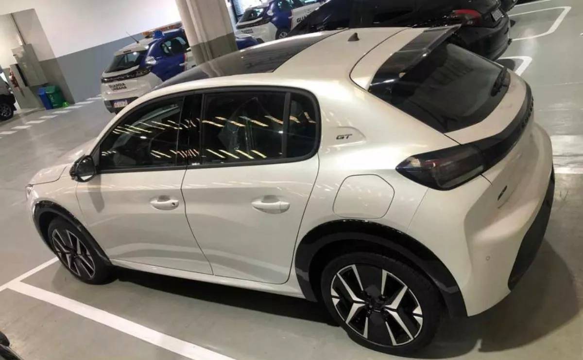 Nuevo Peugeot 208 GT perfil