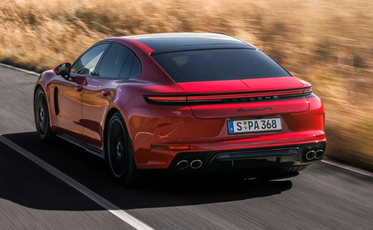 Porsche Panamera GTS accion