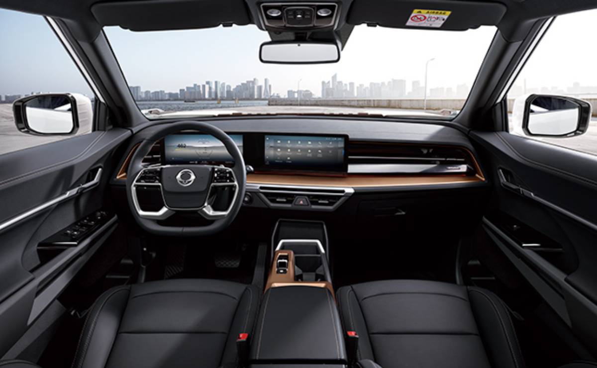 SUV SsangYong Torres EVX interior