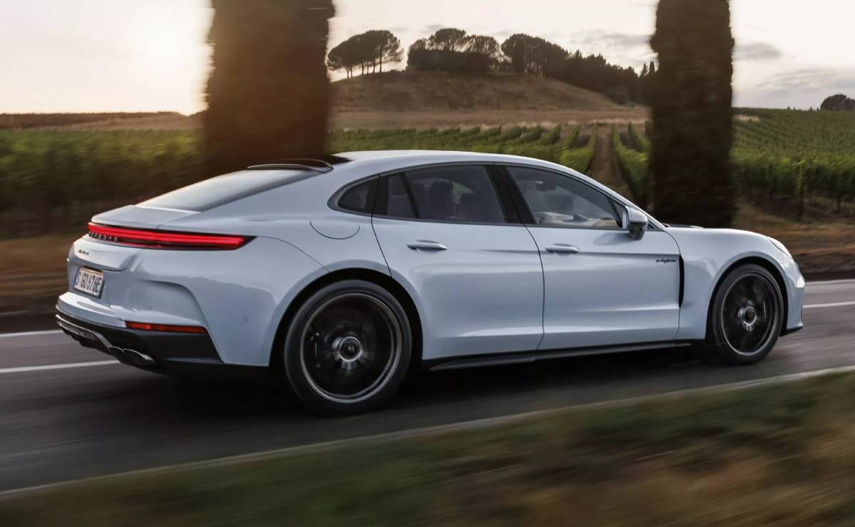 Sedan Porsche Panamera Turbo S E Hybrid accion