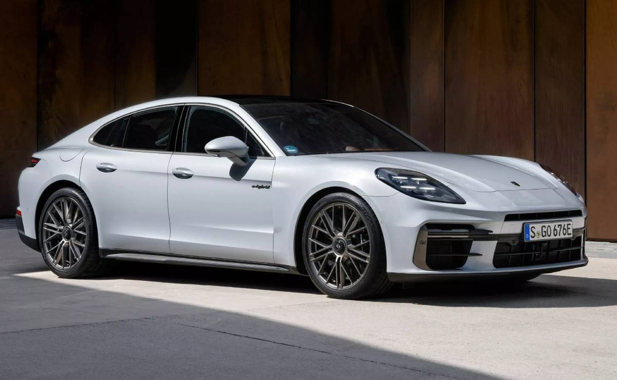 Sedan Porsche Panamera Turbo S E Hybrid frente