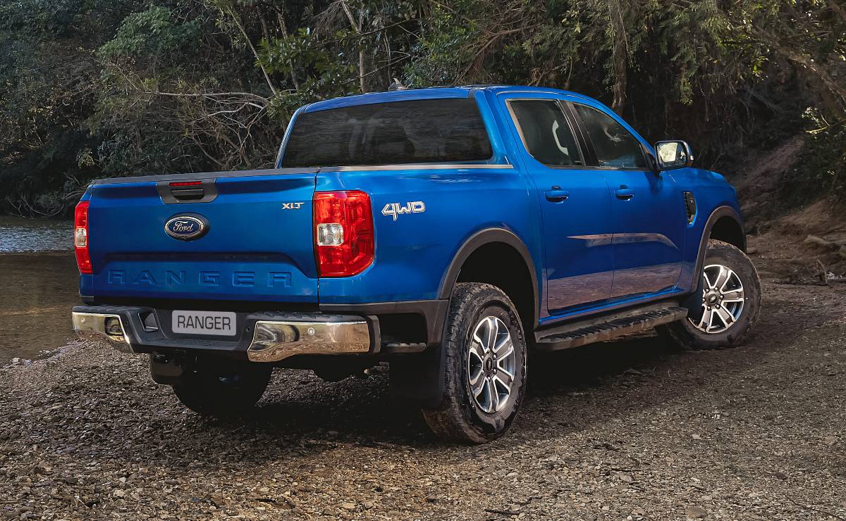 Ford Ranger XLT trasera 1