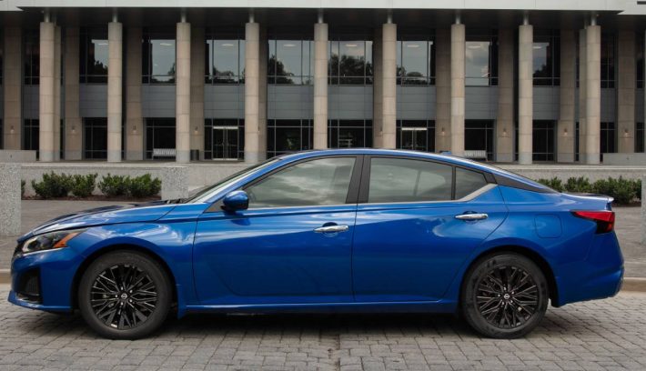 Nissan Altima 2025 perfil