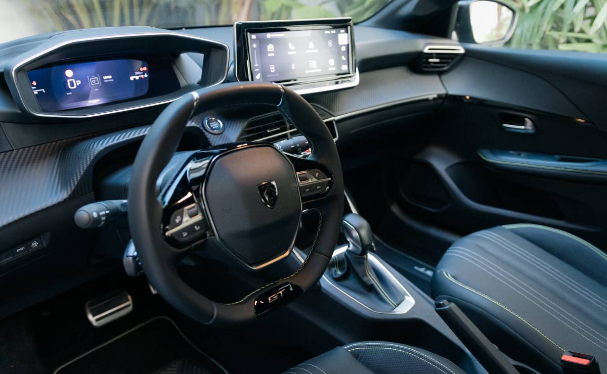 Nuevo Peugeot 208 interior 4