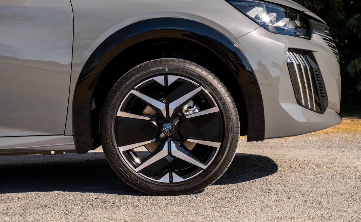 Nuevo Peugeot 208 llanta 1