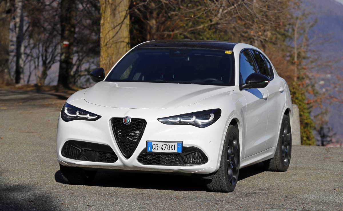 SUV Alfa Romeo Stelvio frente