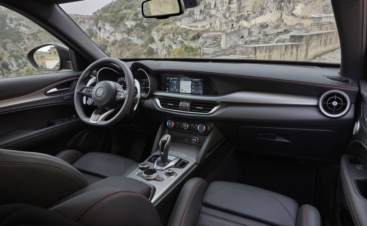 SUV Alfa Romeo Stelvio interior