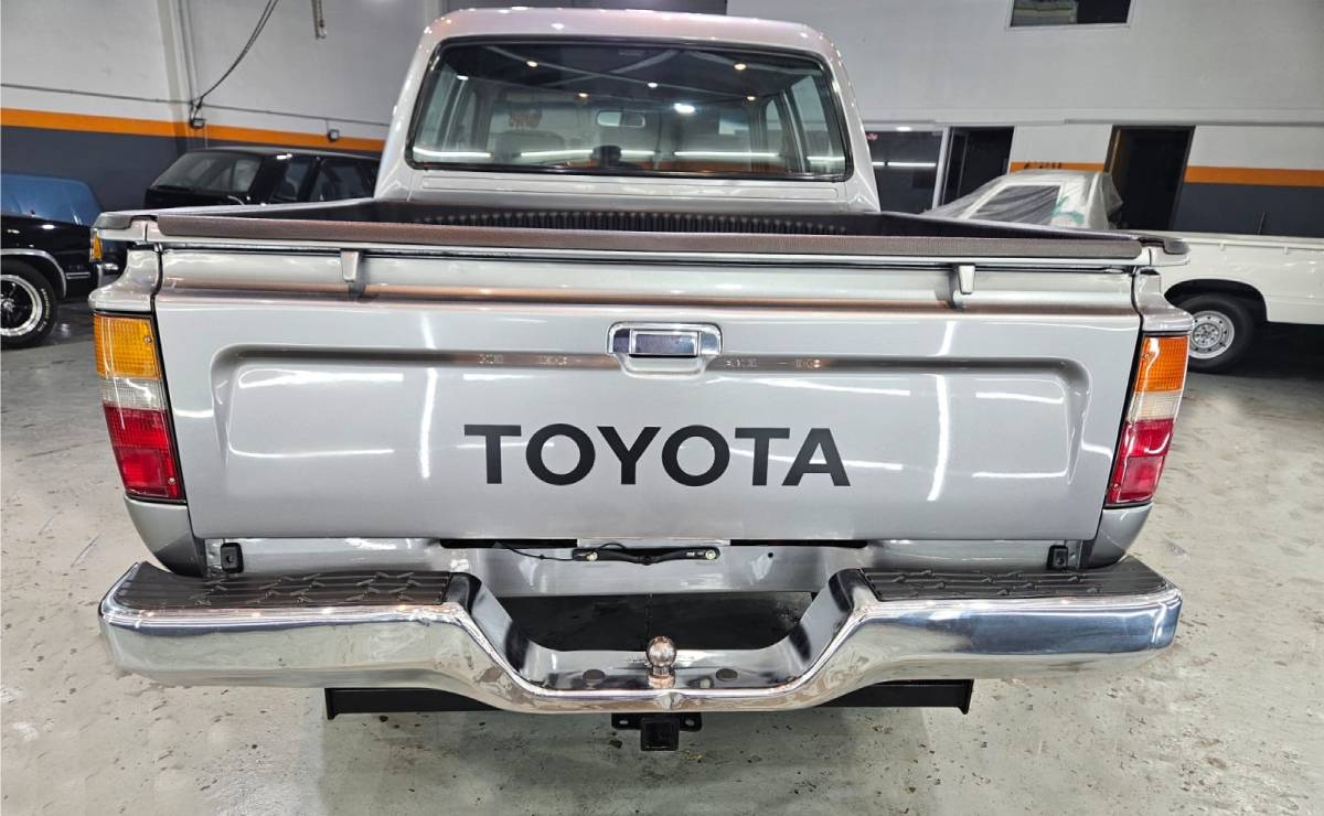 Toyota Hilux SR5 1999 cola