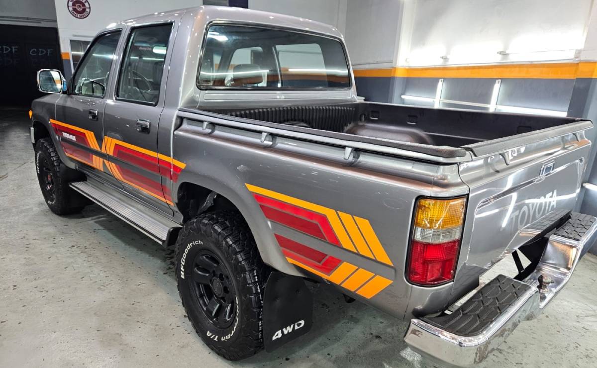 Toyota Hilux SR5 1999 trasera