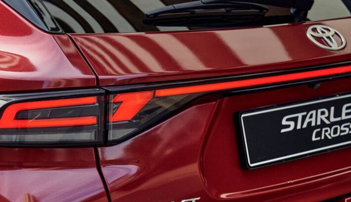 Toyota Starlet Cross teaser 1