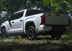 Toyota Tundra TRD Rally trasera