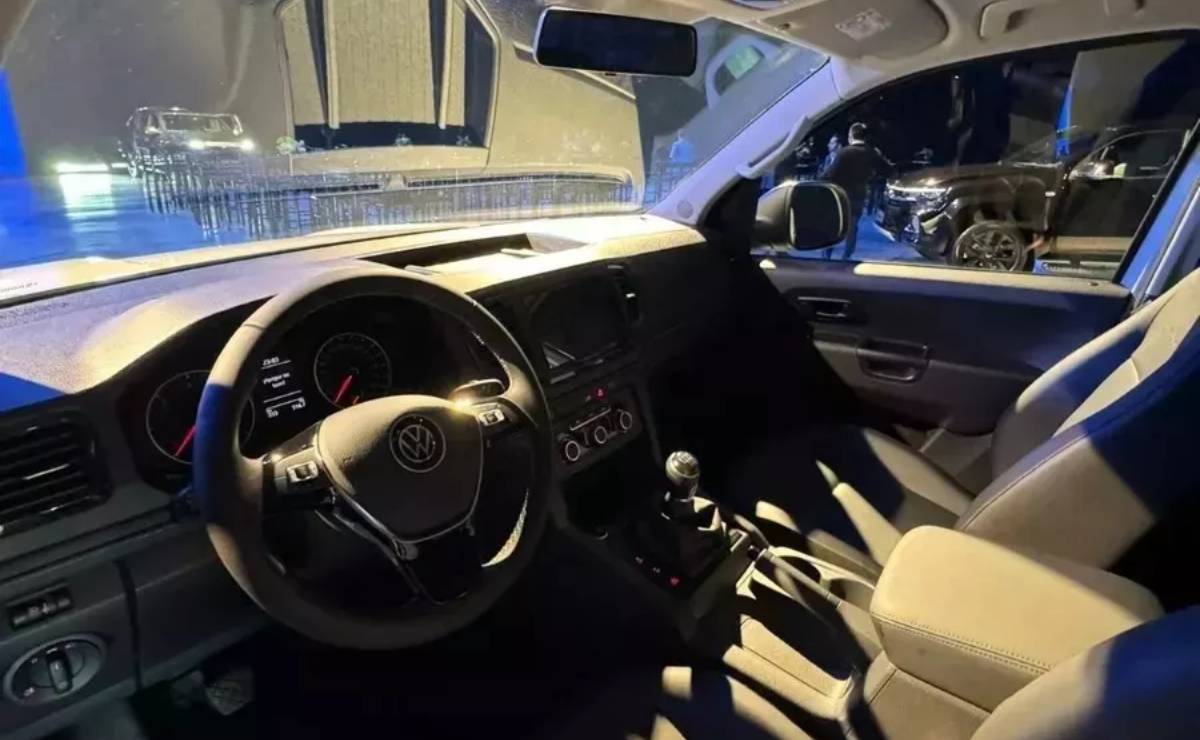 Volkswagen Amarok Trendline interior 2