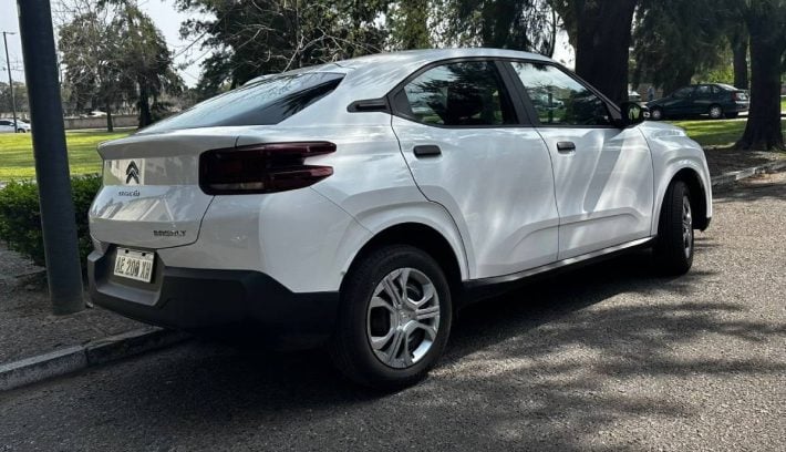 SUV Citroen Basalt base trasera