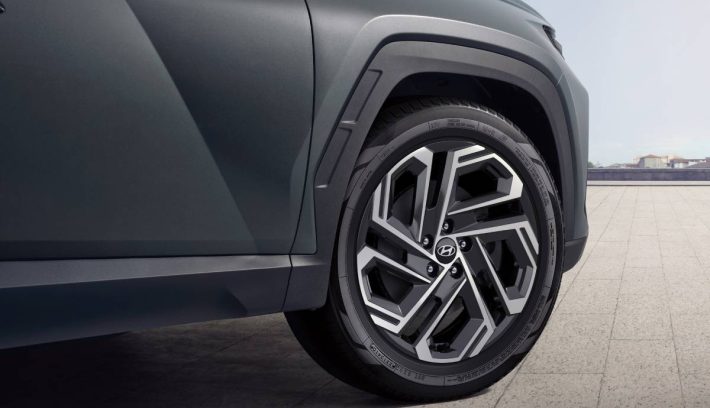 SUV Hyundai Tucson llanta