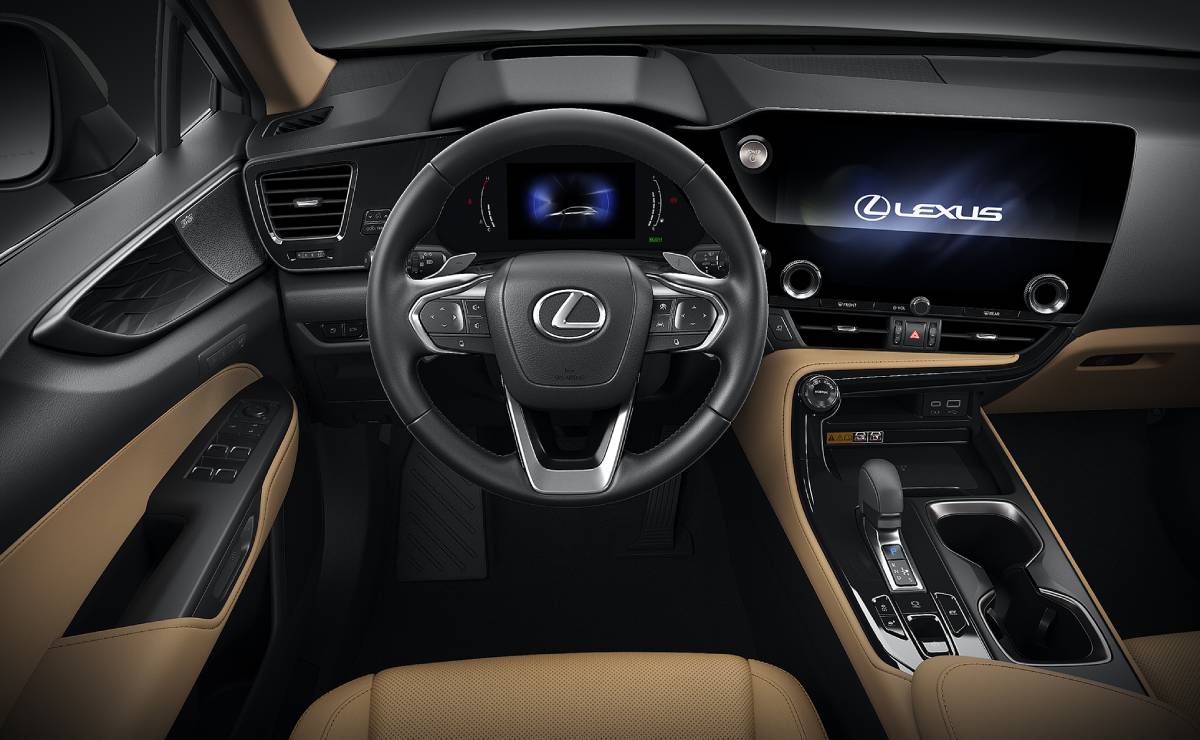 SUV Lexus NX 450h interior