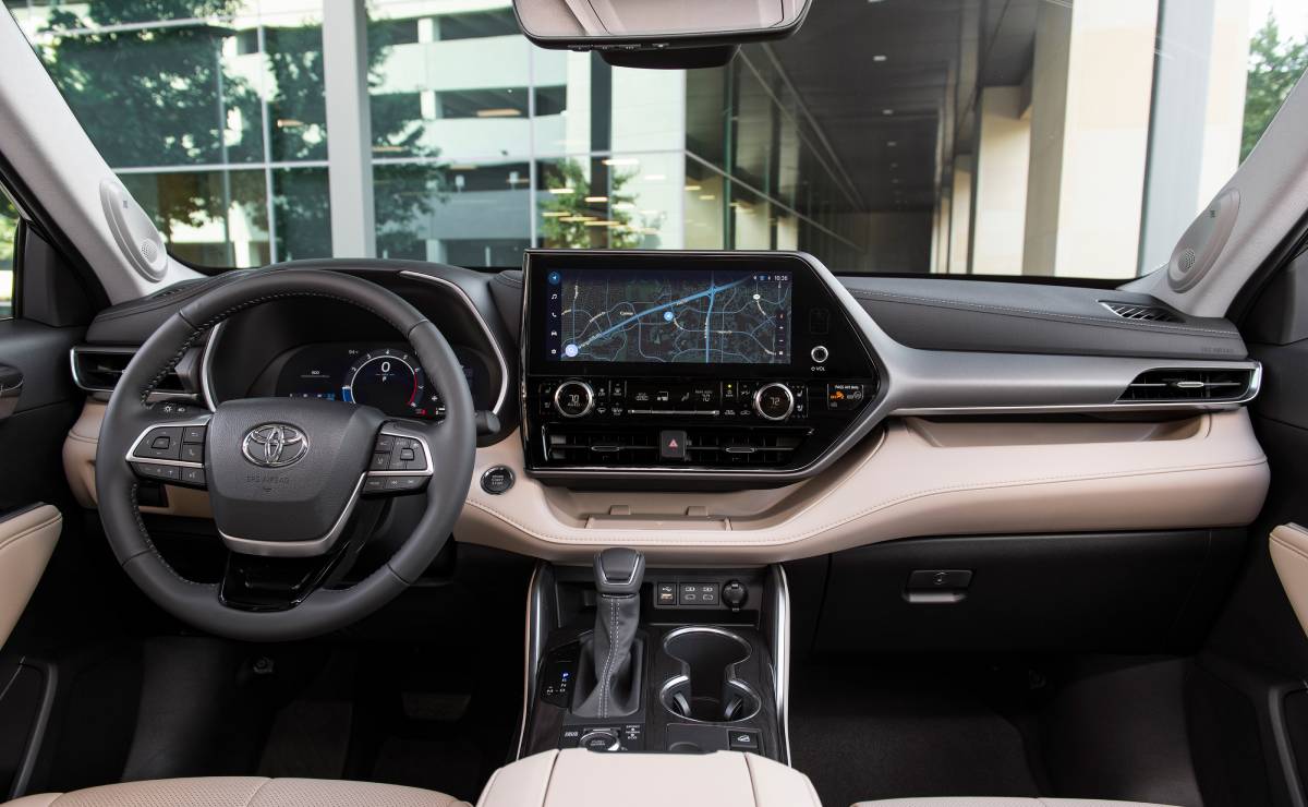 SUV Toyota Highlander interior