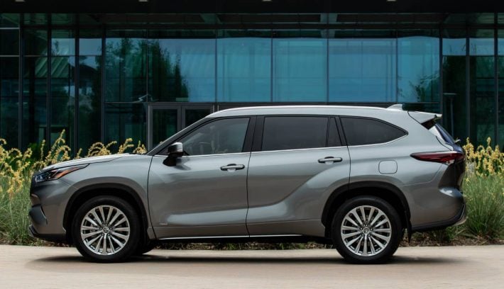 SUV Toyota Highlander perfil