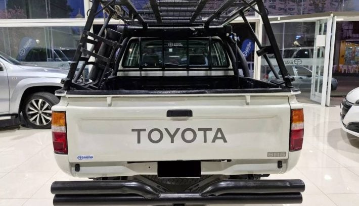 Toyota Hilux 1999 cola