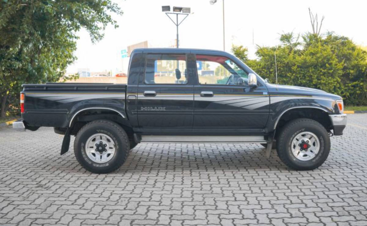 Toyota Hilux SR5 perfil