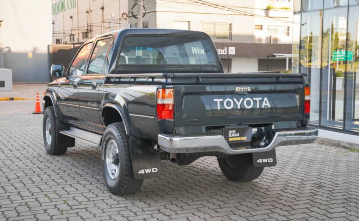 Toyota Hilux SR5 trasera