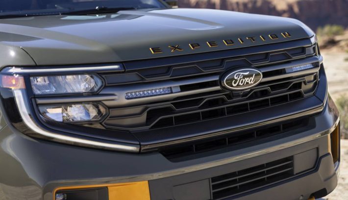 SUV Ford Expedition teaser