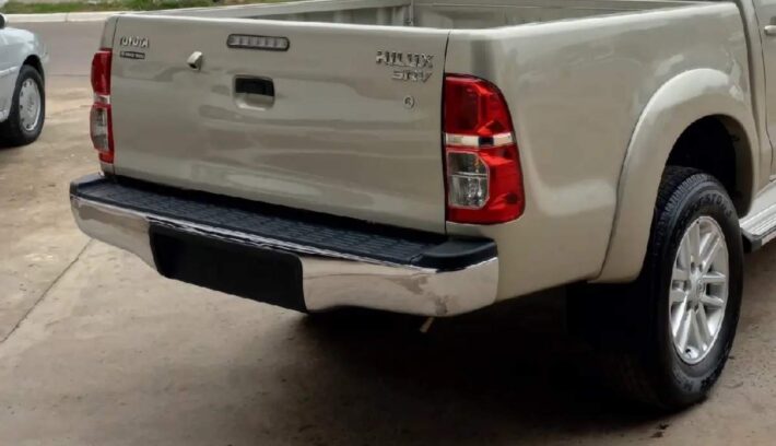 Toyota Hilux SRV 0km (4)