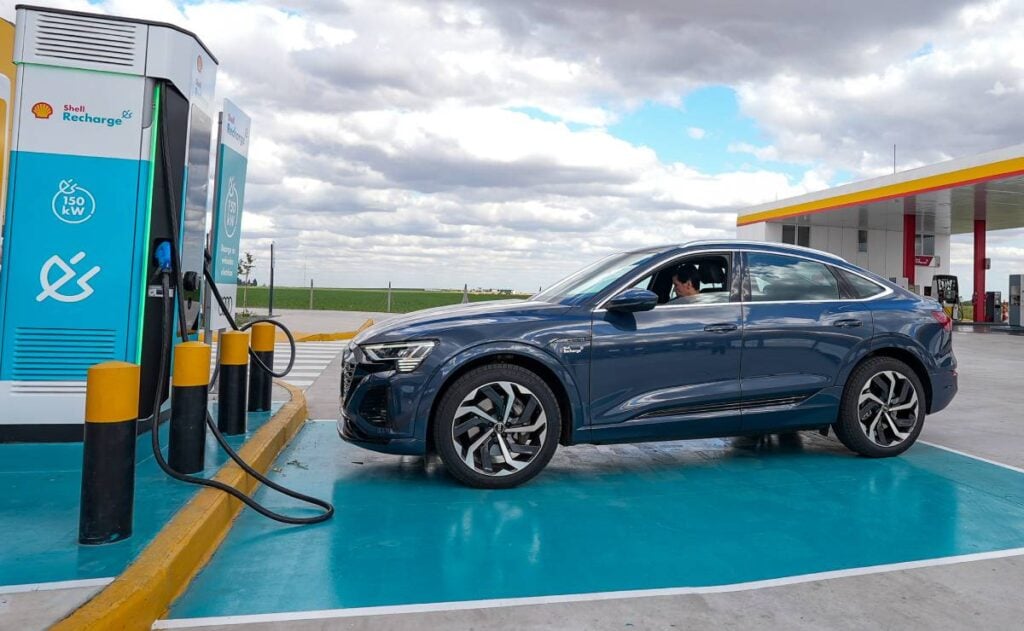 Audi y Shell pusieron puntos de carga eléctricos en una de las rutas ...