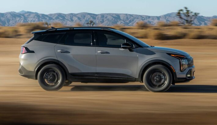 SUV Kia Sportage accion perfil