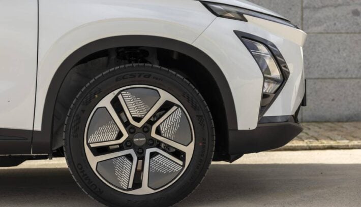 SUV Omoda 5 EV llanta