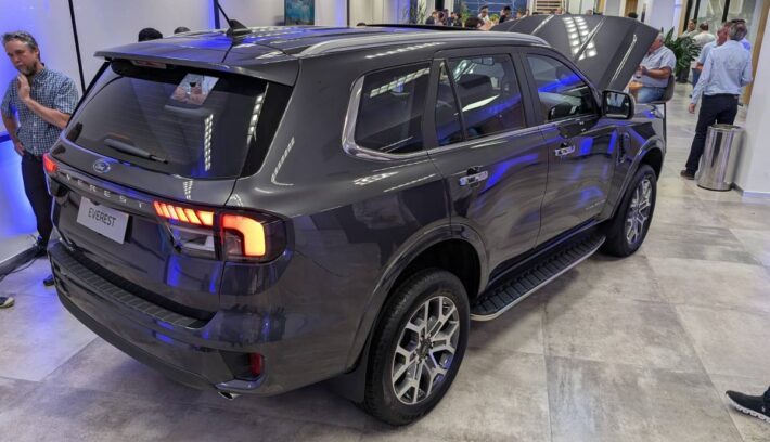 Ford Everest presentacion trasera 1