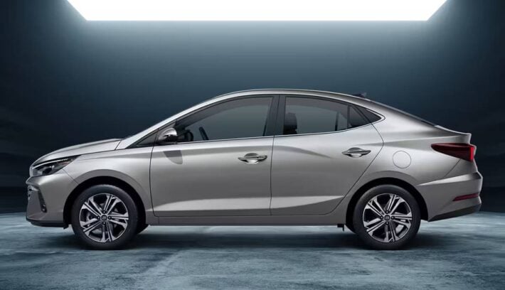 Sedan Hyundai HB20S perfil