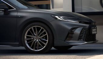 Toyota Camry Glorious Edition teaser 1