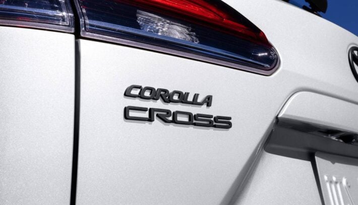Toyota Corolla Cross 2025 teaser 1