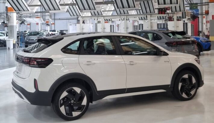 Volkswagen Nivus GTS perfil