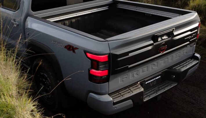 Nissan Frontier PRO4X 2025 caja