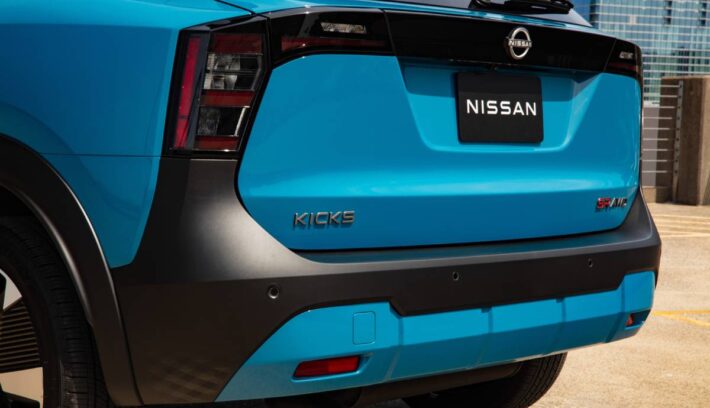 Nissan Kicks 2025 cola 1