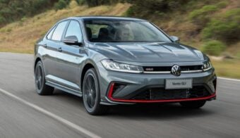 El Volkswagen Vento de 230 CV que tiene techo panorámico y asientos ventilados: cuánto cuesta 37 Volkswagen Vento GLI