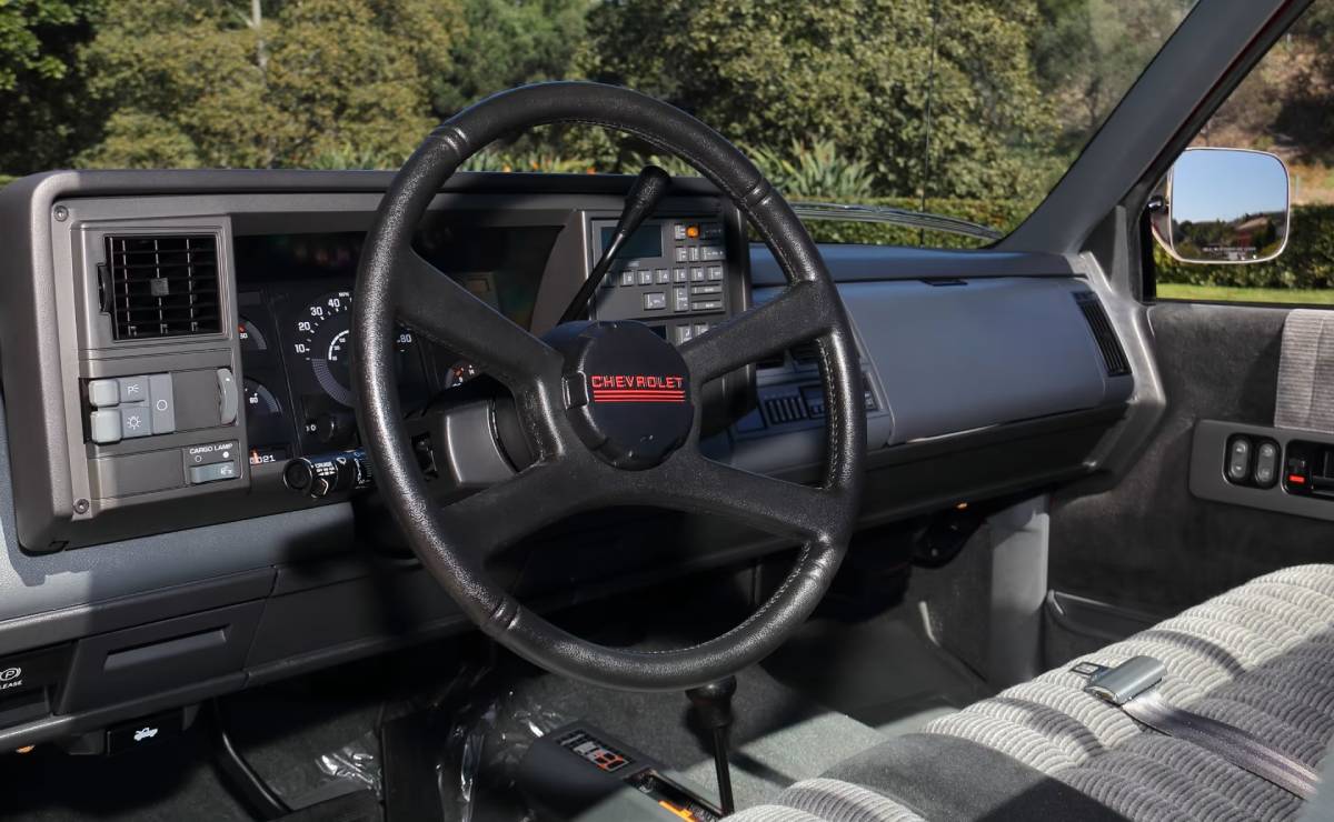 Chevrolet K1500 Silverado interior