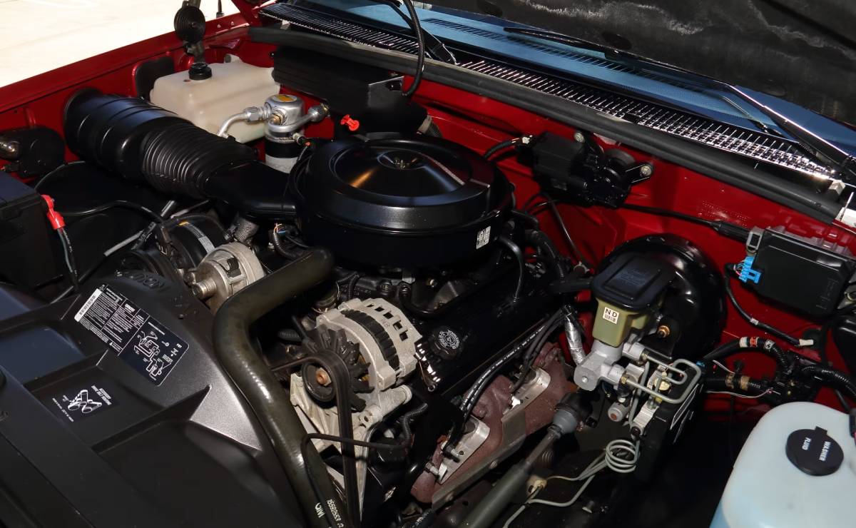 Chevrolet K1500 Silverado motor